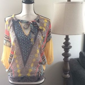 3/4 length sleeve blouse.